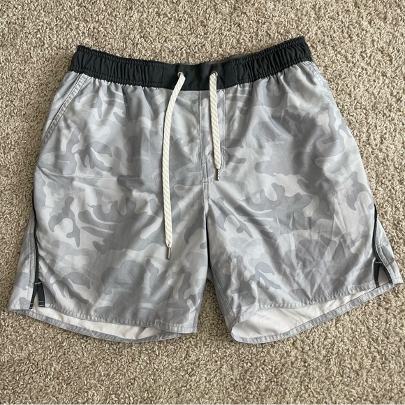 Vuori Trial Camo 6" Inseam Shorts - Picture 1 of 9